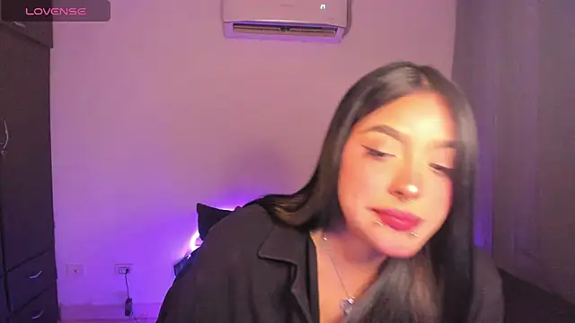 Snapshot of Mariana_Hasper_ chatting on 06-21-26, 10:56 Mariana Hasper online show from 06-21-26, 10:56
