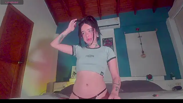 ariana-white- online show from 10-29-25, 07:43