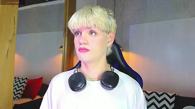 VladHellsing4 online show from 02-05-26, 02:43