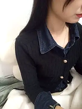 Snapshot of Lovely_kute chatting on 12-21-24, 08:43 Lovely kute online show from 12-21-24, 08:43