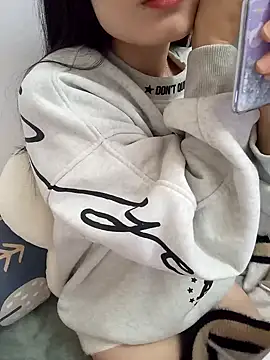 Snapshot of Lovely_kute chatting on 01-19-25, 02:49 Lovely kute online show from 01-19-25, 02:49