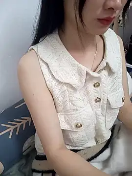 Snapshot of Lovely_kute chatting on 01-19-25, 07:15 Lovely kute online show from 01-19-25, 07:15