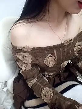 Snapshot of Lovely_kute chatting on 02-10-25, 11:13 Lovely kute online show from 02-10-25, 11:13