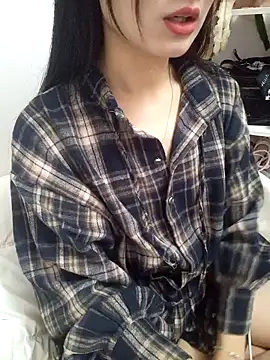 Snapshot of Lovely_kute chatting on 03-02-25, 01:36 Lovely kute online show from 03-02-25, 01:36