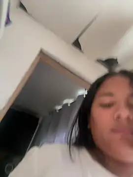 Snapshot of Shelmii chatting on 07-16-26, 07:31 Shelmii online show from 07-16-26, 07:31