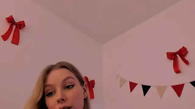 Snapshot of MiaDavis21 chatting on 12-22-24, 08:14 MiaDavis21 online show from 12-22-24, 08:14