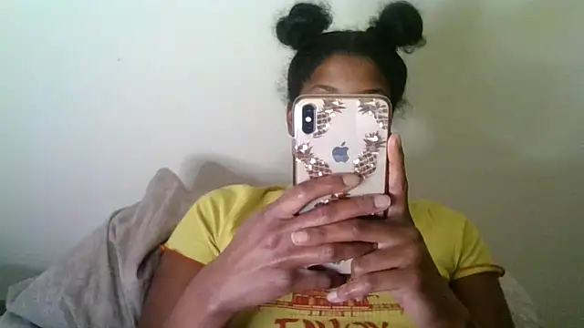 Snapshot of CaramelGoddessxoxo chatting on 08-04-26, 02:08 CaramelGoddessxoxo online show from 08-04-26, 02:08
