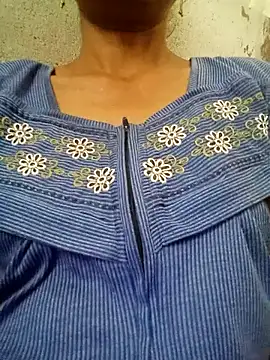 Snapshot of Gautami-telugu chatting on 09-17-25, 09:33 Gautami-telugu online show from 09-17-25, 09:33