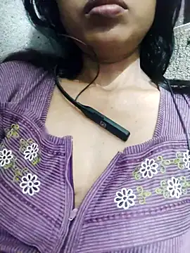 Snapshot of Gautami-telugu chatting on 10-14-25, 09:04 Gautami-telugu online show from 10-14-25, 09:04