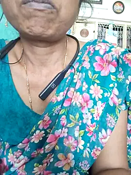 Snapshot of Gautami-telugu chatting on 10-16-25, 09:10 Gautami-telugu online show from 10-16-25, 09:10