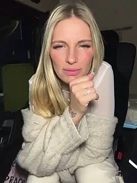 Snapshot of Lydie_off chatting on 01-17-25, 08:33 Lydie off online show from 01-17-25, 08:33