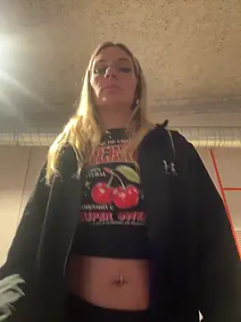 Snapshot of Lydie_off chatting on 01-24-25, 11:15 Lydie off online show from 01-24-25, 11:15