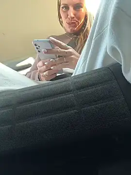 Snapshot of Lydie_off chatting on 03-03-25, 09:44 Lydie off online show from 03-03-25, 09:44