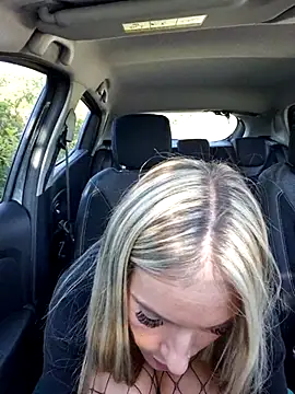 Snapshot of Lydie_off chatting on 09-30-25, 09:25 Lydie off online show from 09-30-25, 09:25