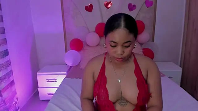 Snapshot of Leah_Sweetie chatting on 02-14-25, 05:25 Leah Sweetie online show from 02-14-25, 05:25