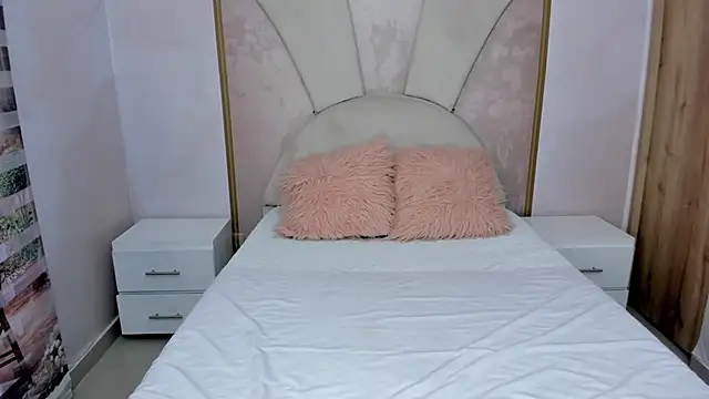 Snapshot of Leah_Sweetie chatting on 02-26-25, 11:20 Leah Sweetie online show from 02-26-25, 11:20