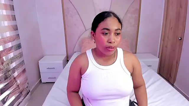 Snapshot of Leah_Sweetie chatting on 02-28-25, 05:26 Leah Sweetie online show from 02-28-25, 05:26