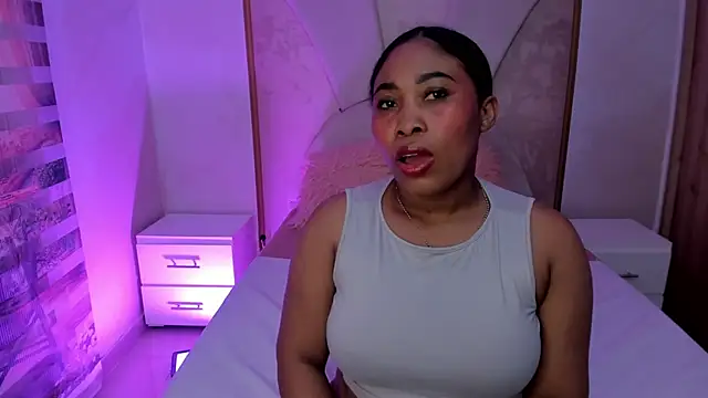 Snapshot of Leah_Sweetie chatting on 03-01-25, 11:17 Leah Sweetie online show from 03-01-25, 11:17