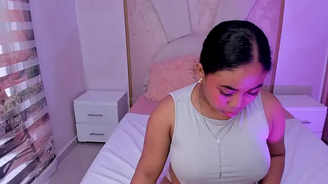 Snapshot of Leah_Sweetie chatting on 03-01-25, 05:38 Leah Sweetie online show from 03-01-25, 05:38