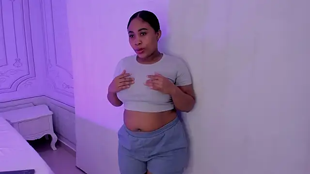Snapshot of Leah_Sweetie chatting on 03-19-25, 11:17 Leah Sweetie online show from 03-19-25, 11:17