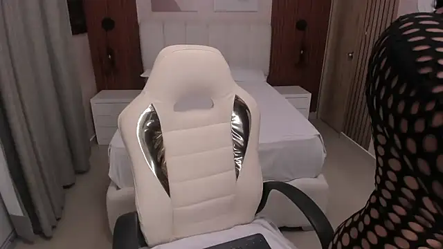 Leah Sweetie online show from 10-02-25, 10:22