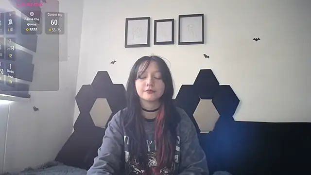 Snapshot of Maki_Zein chatting on 12-10-24, 01:11 Maki Zein online show from 12-10-24, 01:11