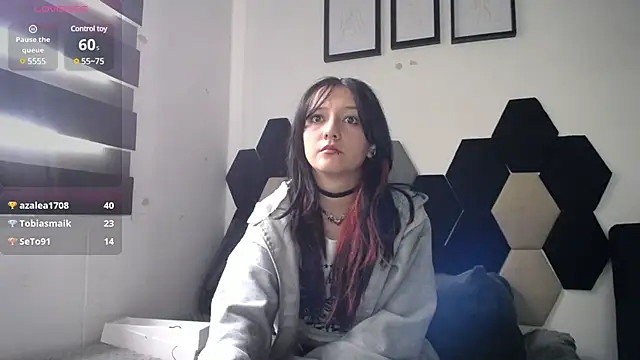 Snapshot of Maki_Zein chatting on 12-18-24, 05:21 Maki Zein online show from 12-18-24, 05:21
