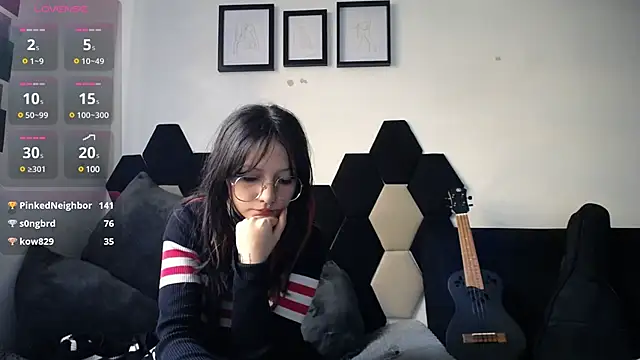 Snapshot of Maki_Zein chatting on 12-19-24, 05:29 Maki Zein online show from 12-19-24, 05:29