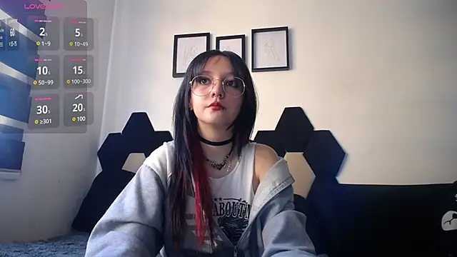 Snapshot of Maki_Zein chatting on 12-31-24, 02:36 Maki Zein online show from 12-31-24, 02:36