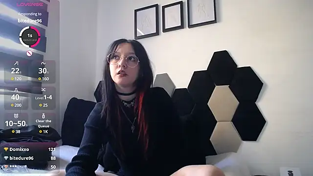 Snapshot of Maki_Zein chatting on 01-14-25, 05:23 Maki Zein online show from 01-14-25, 05:23