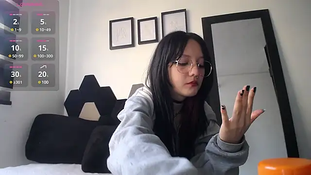 Snapshot of Maki_Zein chatting on 01-17-25, 02:28 Maki Zein online show from 01-17-25, 02:28