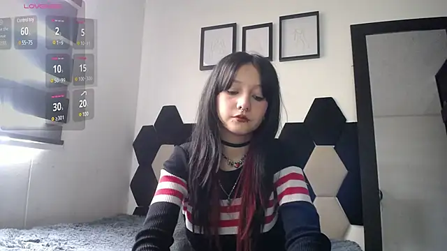 Snapshot of Maki_Zein chatting on 02-07-25, 01:11 Maki Zein online show from 02-07-25, 01:11