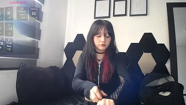 Snapshot of Maki_Zein chatting on 02-14-25, 01:18 Maki Zein online show from 02-14-25, 01:18