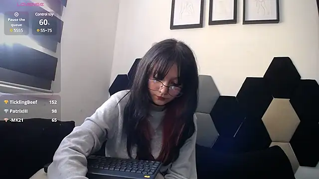 Snapshot of Maki_Zein chatting on 02-17-25, 04:15 Maki Zein online show from 02-17-25, 04:15