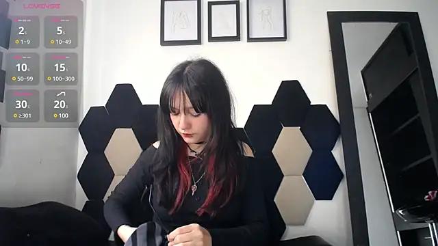 Snapshot of Maki_Zein chatting on 02-19-25, 01:17 Maki Zein online show from 02-19-25, 01:17