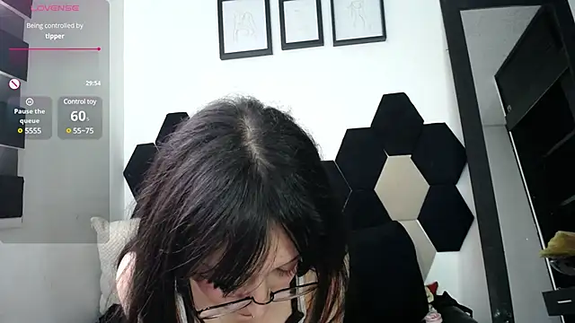 Snapshot of Maki_Zein chatting on 02-20-25, 04:36 Maki Zein online show from 02-20-25, 04:36