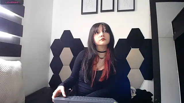 Snapshot of Maki_Zein chatting on 02-21-25, 07:21 Maki Zein online show from 02-21-25, 07:21