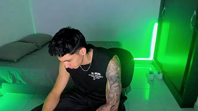 OliverBennet online show from 02-18-25, 03:31