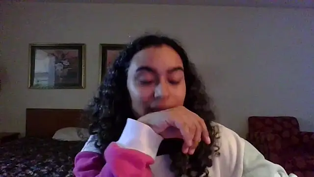 Snapshot of cinnaminnie chatting on 12-26-24, 03:53 cinnaminnie online show from 12-26-24, 03:53