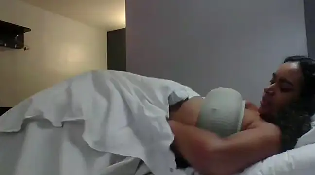 Snapshot of cinnaminnie chatting on 01-03-25, 05:31 cinnaminnie online show from 01-03-25, 05:31