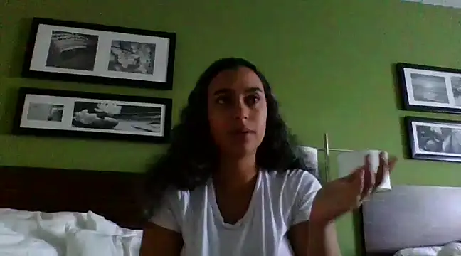 Snapshot of cinnaminnie chatting on 01-08-25, 09:23 cinnaminnie online show from 01-08-25, 09:23