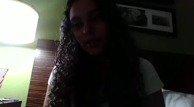 Snapshot of cinnaminnie chatting on 01-10-25, 03:39 cinnaminnie online show from 01-10-25, 03:39