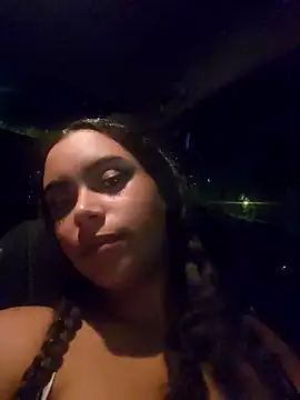 Snapshot of cinnaminnie chatting on 03-01-25, 01:43 cinnaminnie online show from 03-01-25, 01:43