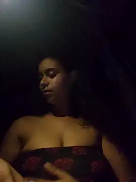 Snapshot of cinnaminnie chatting on 03-04-25, 01:01 cinnaminnie online show from 03-04-25, 01:01