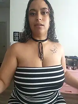 Snapshot of cinnaminnie chatting on 09-13-25, 09:58 cinnaminnie online show from 09-13-25, 09:58