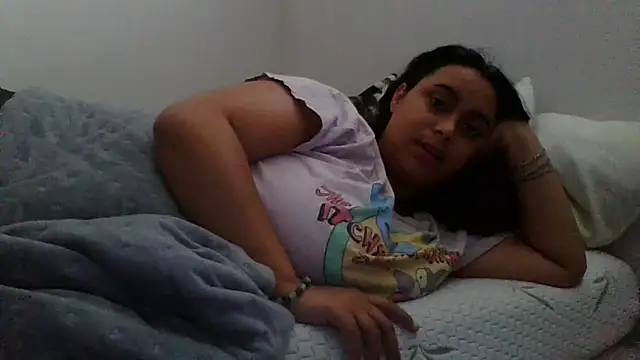 Snapshot of cinnaminnie chatting on 10-18-25, 03:35 cinnaminnie online show from 10-18-25, 03:35