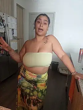 Snapshot of cinnaminnie chatting on 11-05-25, 08:42 cinnaminnie online show from 11-05-25, 08:42