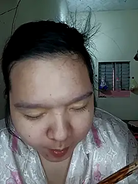 Thomgdee online show from 11-26-25, 01:39