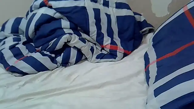 Snapshot of Just_Karu chatting on 06-12-26, 12:37 Just Karu online show from 06-12-26, 12:37