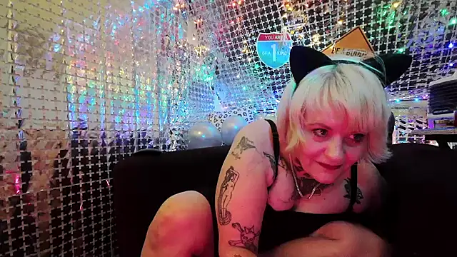 Hunniebunnie78 online show from 08-02-26, 11:25